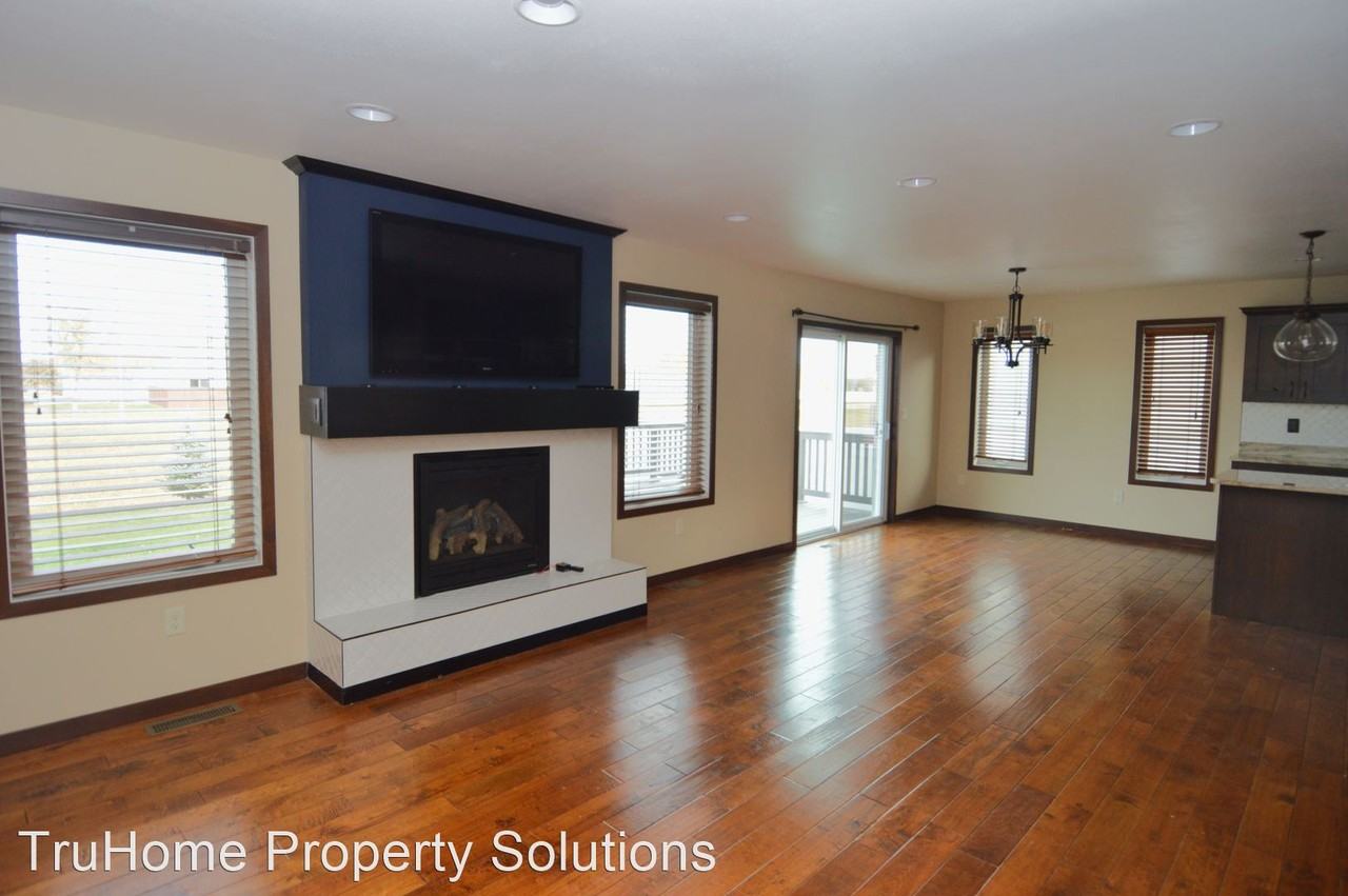 2296 41st Ave S - Photo 3 of 37