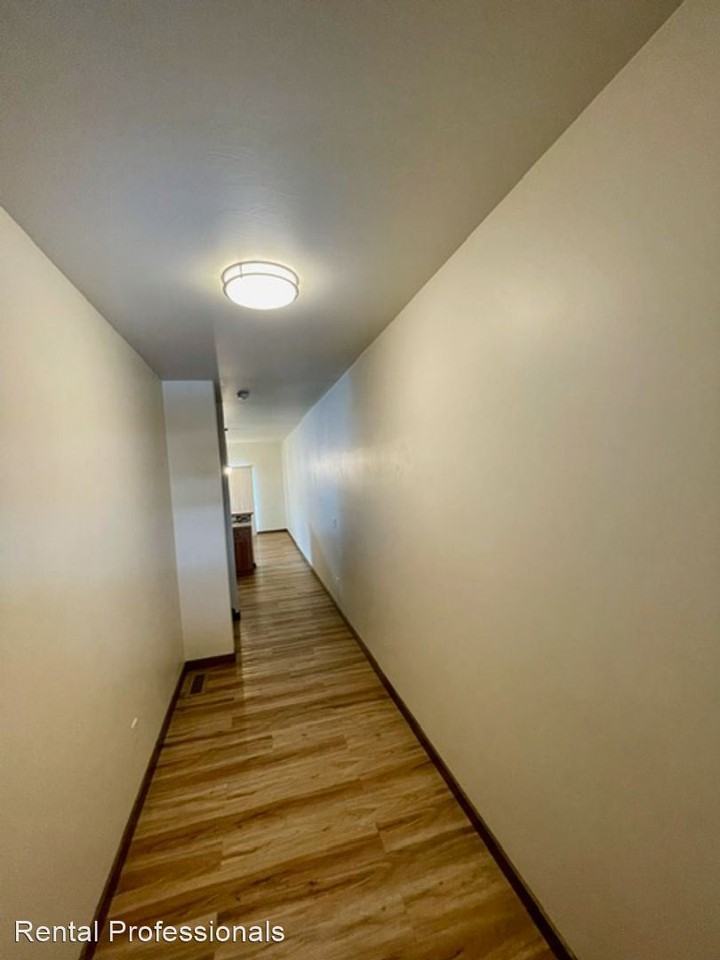 1307 Bunson Blvd #C - Photo 3 of 32