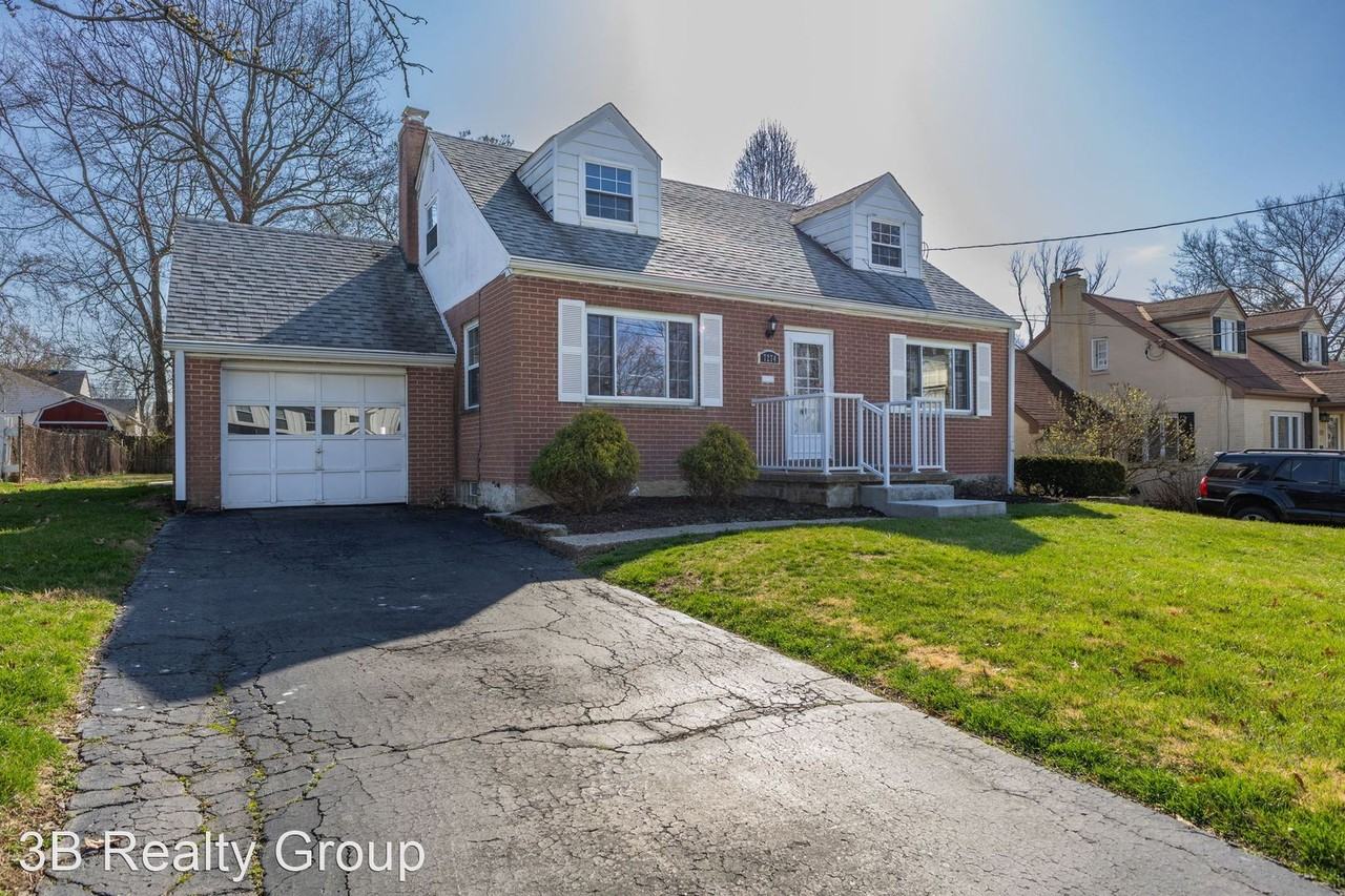 7274 Thomas Dr - Photo 3 of 30