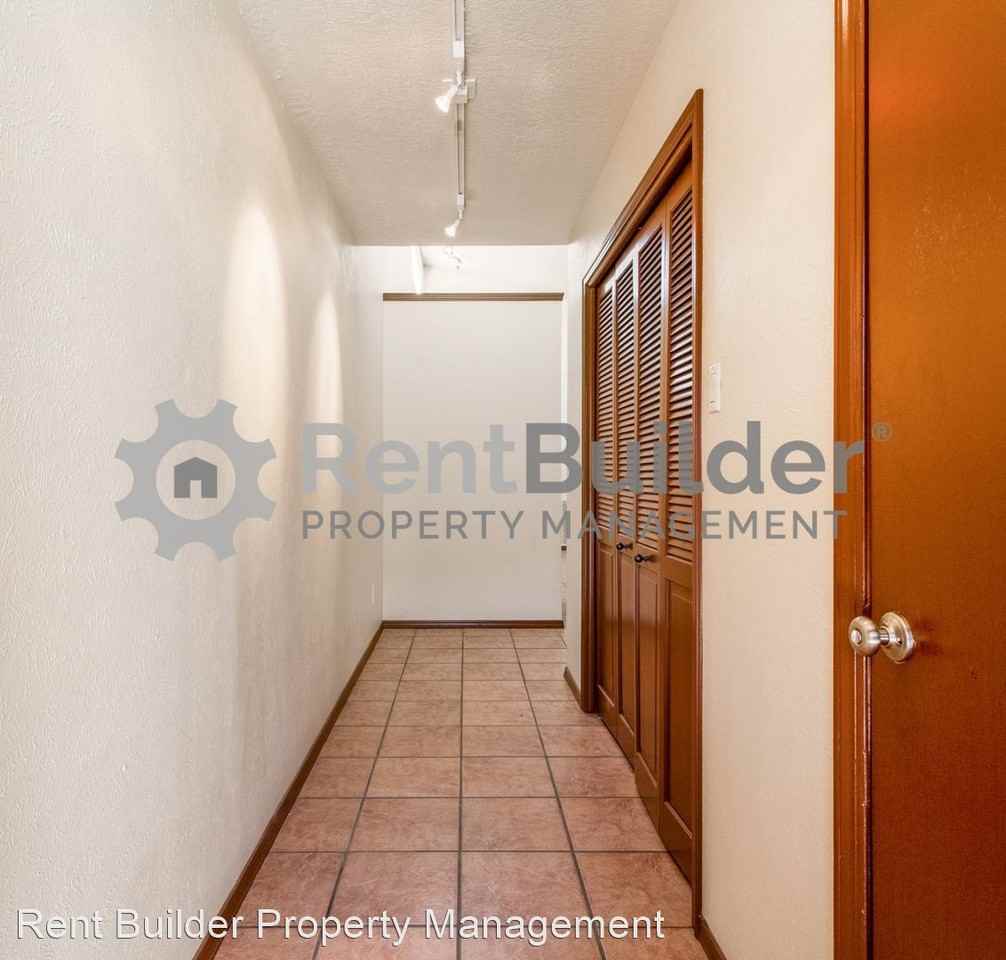 2805 Palo Verde Dr. NE - Photo 3 of 24