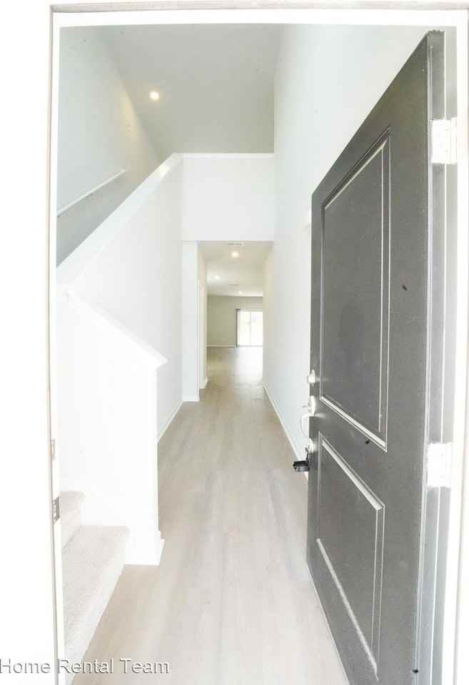 255 Lillian St - Photo 3 of 36