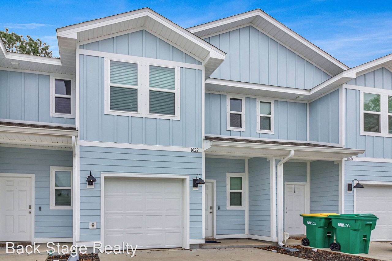 1022 Mclaren Cir - Photo 3 of 28