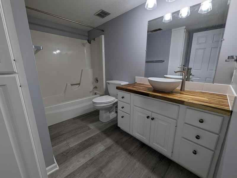223 Carson St - Photo 6 of 16