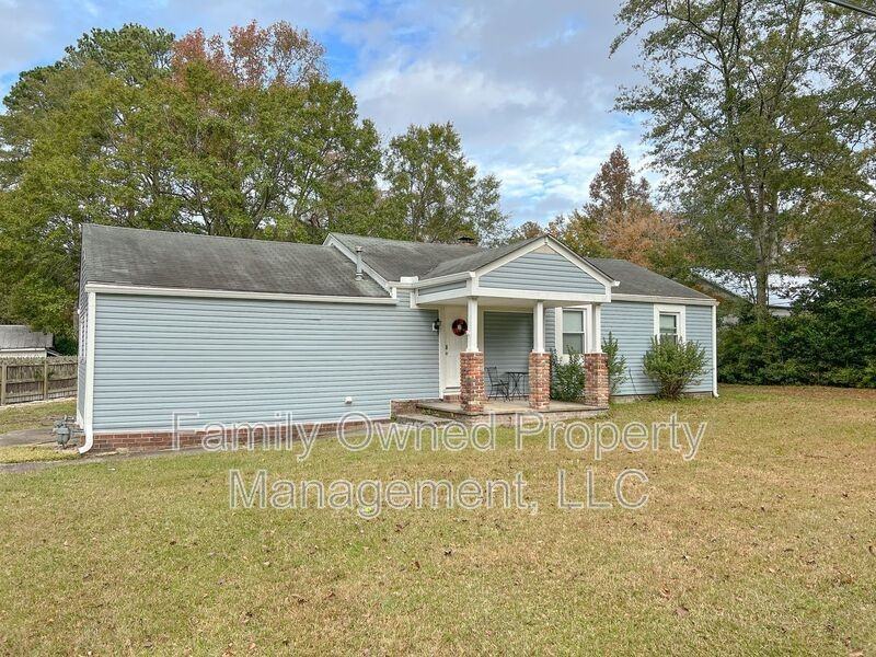 806 - Photo 2 of 23