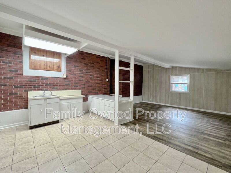 1522 Joan St - Photo 3 of 17