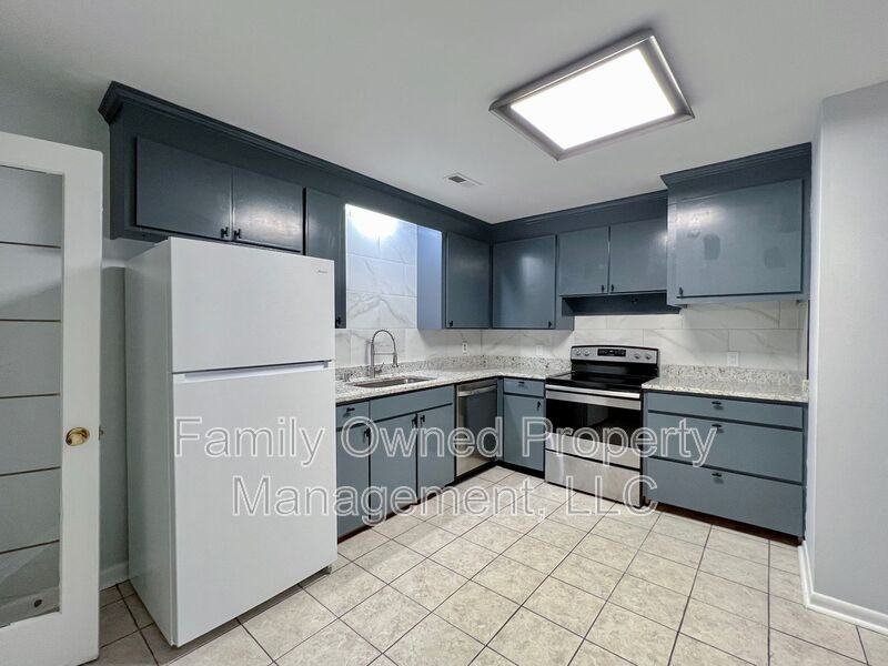 1522 Joan St - Photo 4 of 17