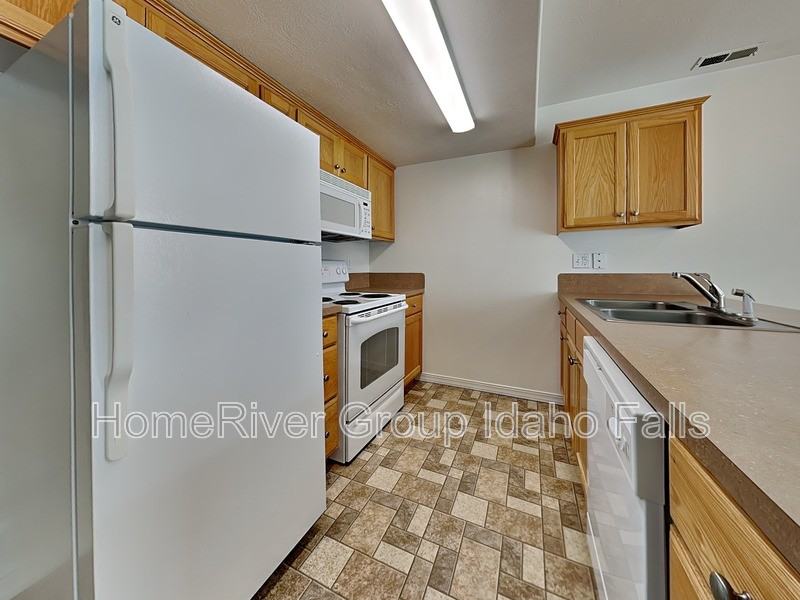 1629 N Stevens Dr #B - Photo 2 of 16
