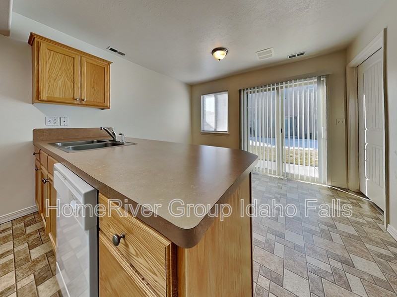 1629 N Stevens Dr #B - Photo 4 of 16