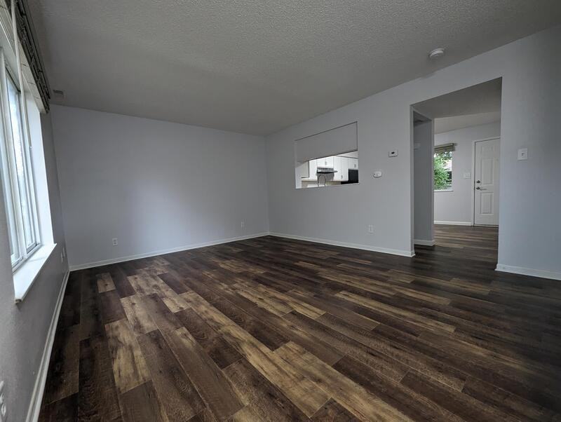 410 E 15th St - Photo 6 of 22