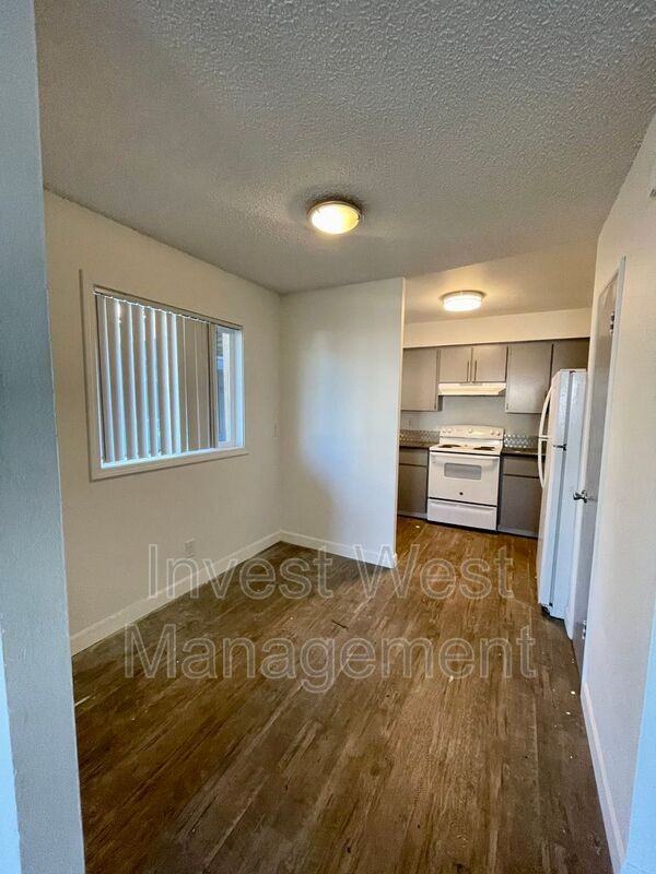 1940 33rd Ave #07 - Photo 3 of 11