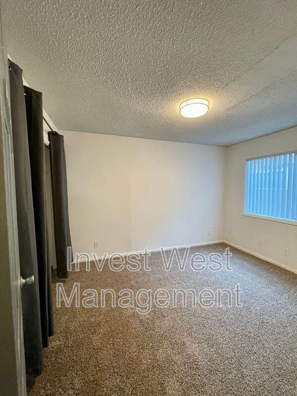 1940 33rd Ave #07 - Photo 5 of 11