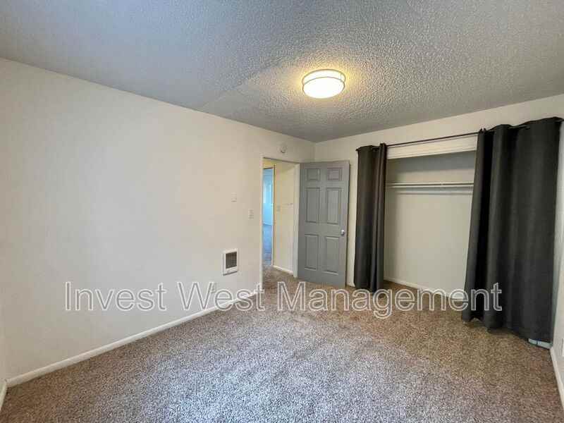 1940 33rd Ave #07 - Photo 6 of 11