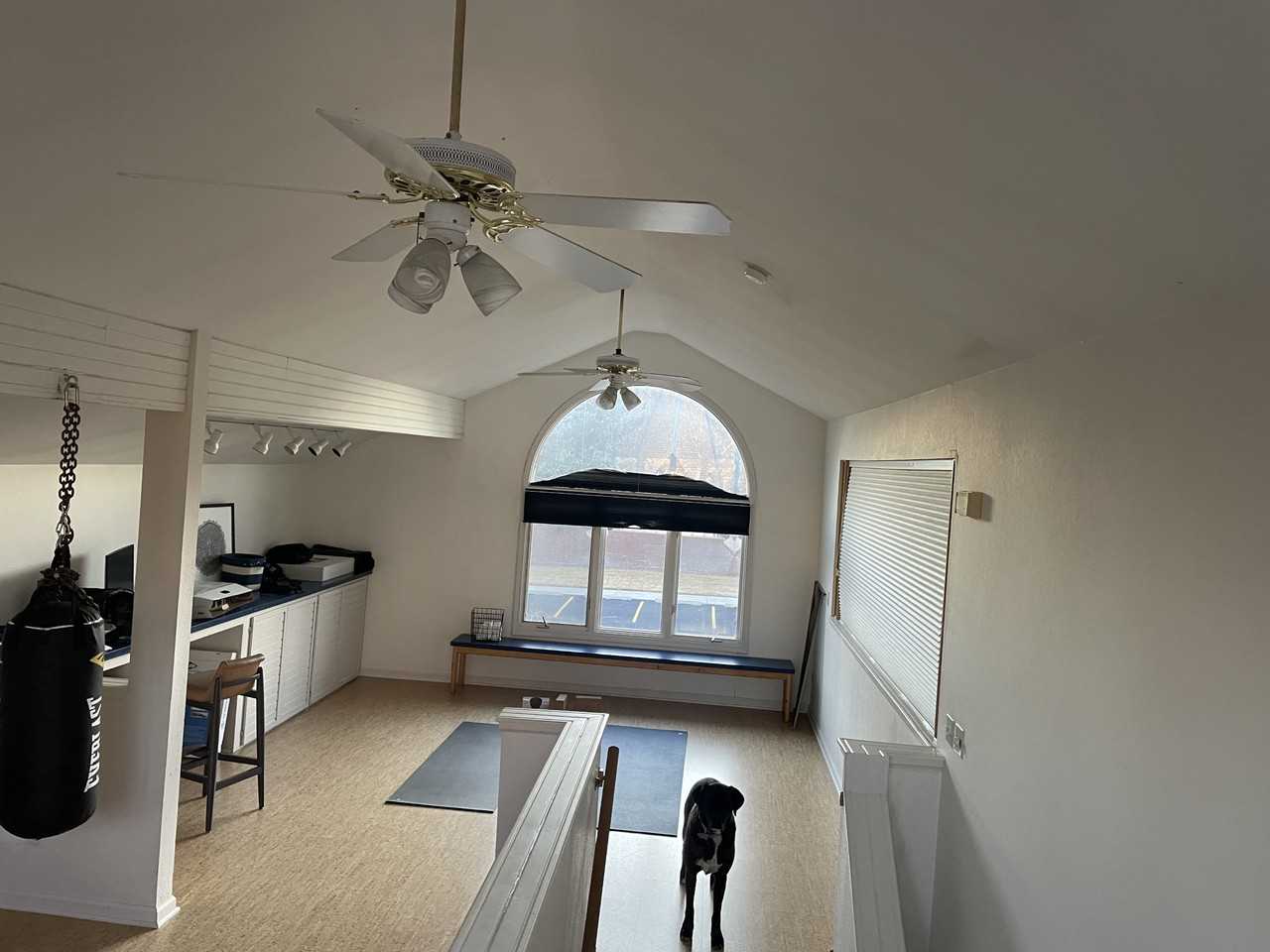 1010 Smith St - Photo 4 of 9