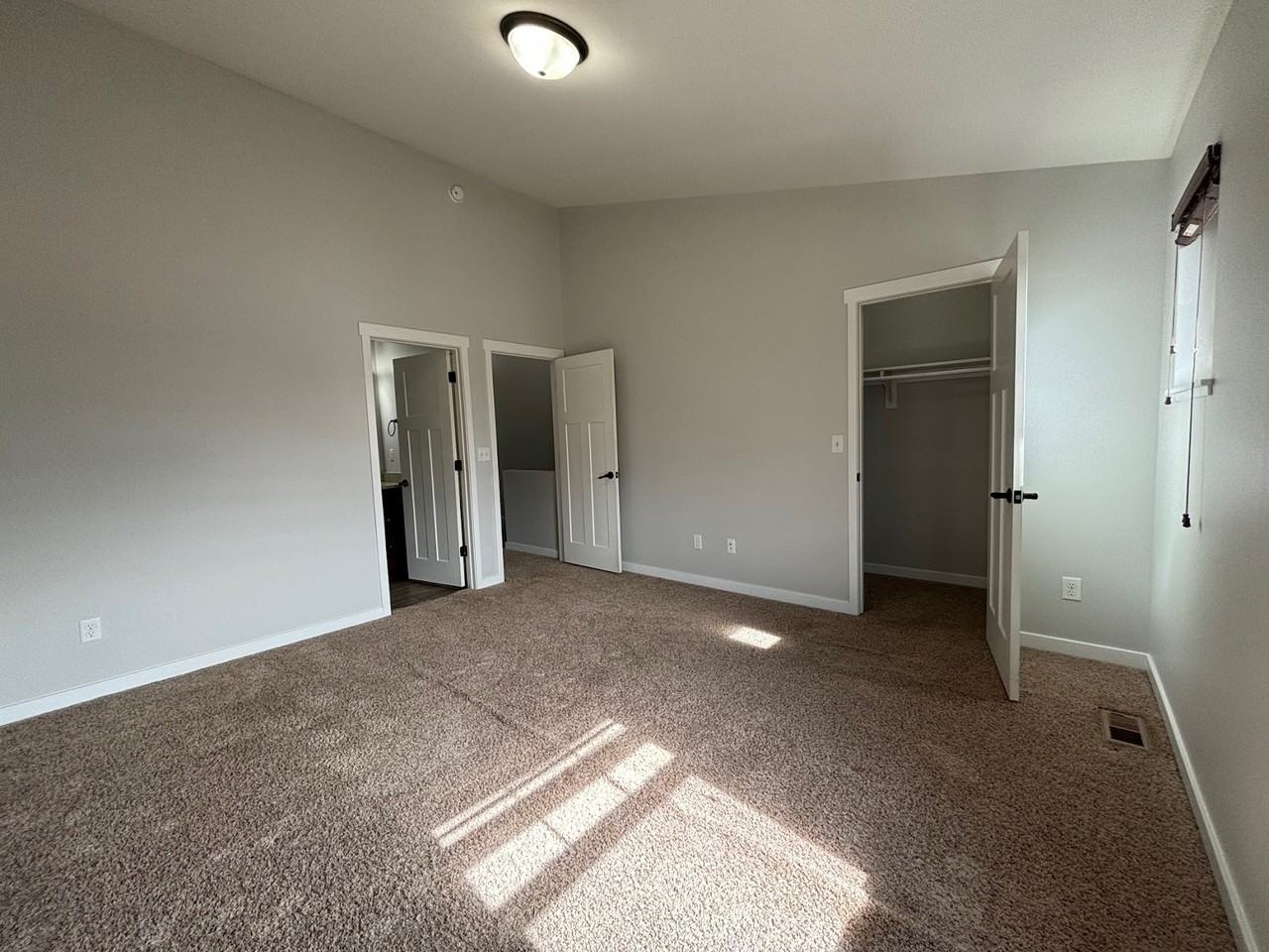 306 13th St Ne - Photo 2 of 12