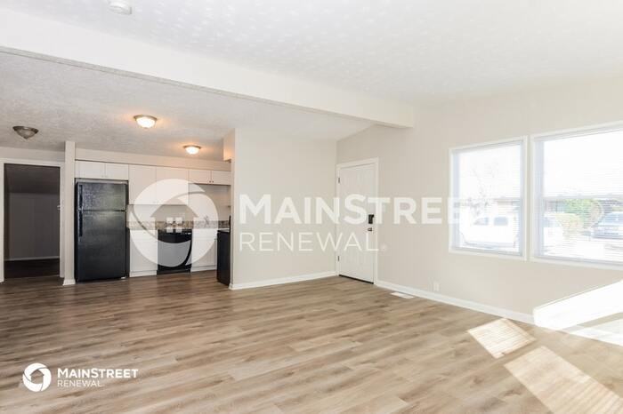 1724 Englewood Dr - Photo 3 of 16