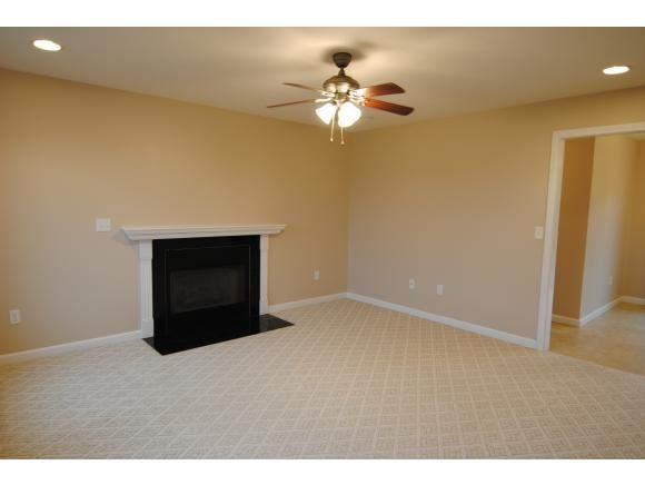 25 Shoreline Dr - Photo 2 of 18