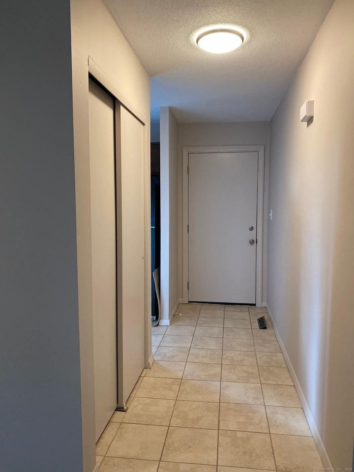 82 ster Ct 82, Newington, CT 06111 2 Bedroom Apartment for Rent