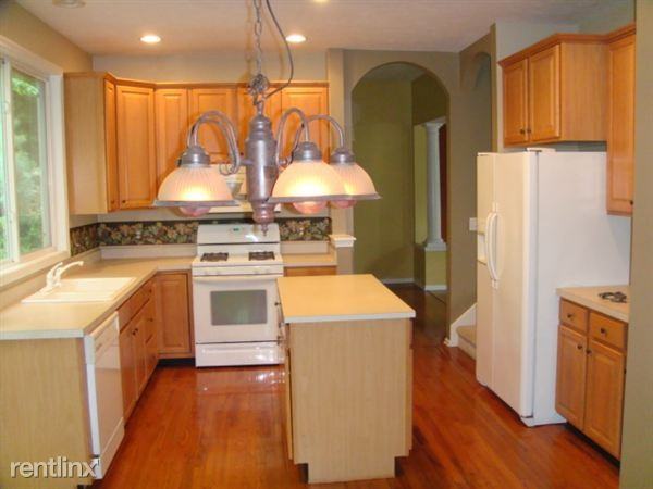 13363 Greenbriar Dr - Photo 2 of 10