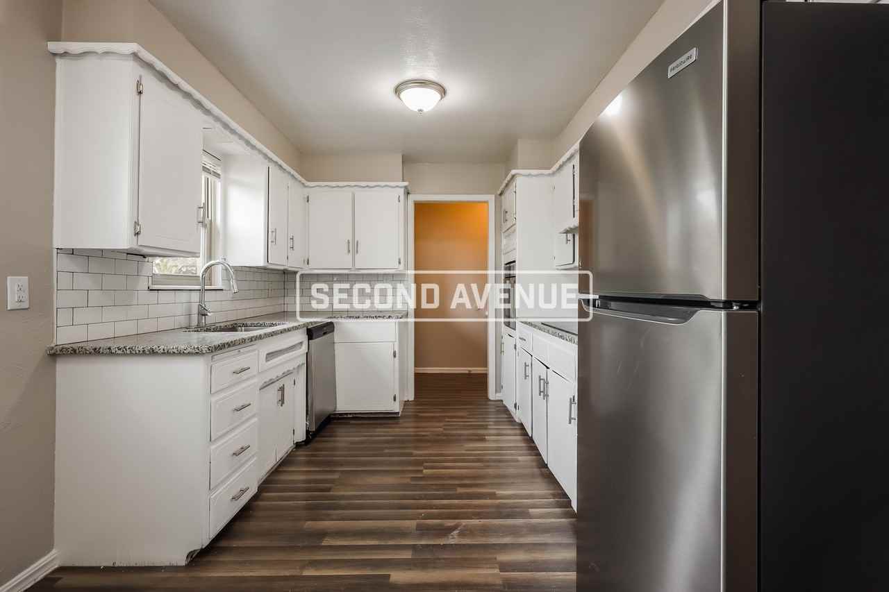 6328 N Hammond Ave - Photo 2 of 13