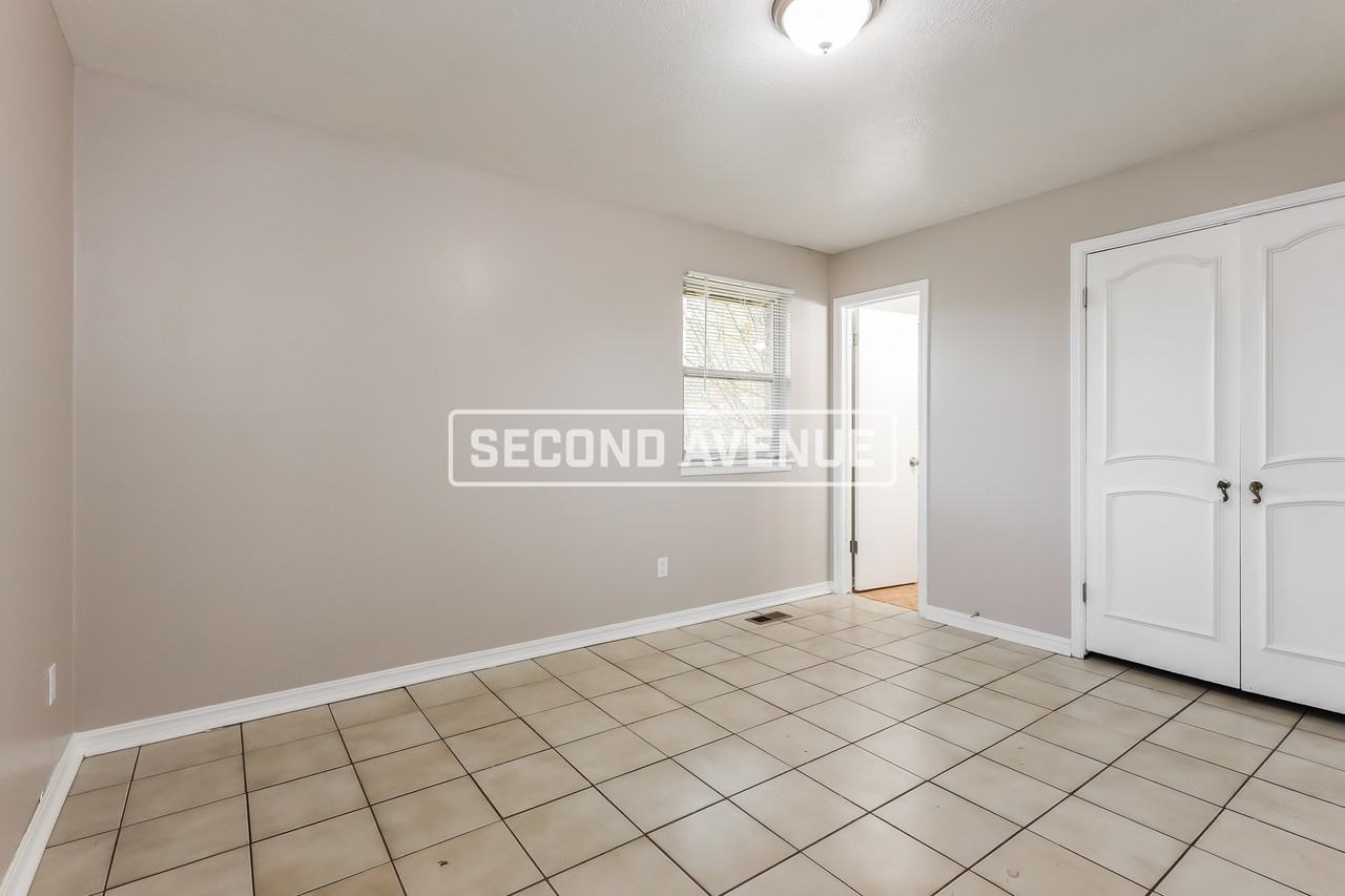 6328 N Hammond Ave - Photo 5 of 13