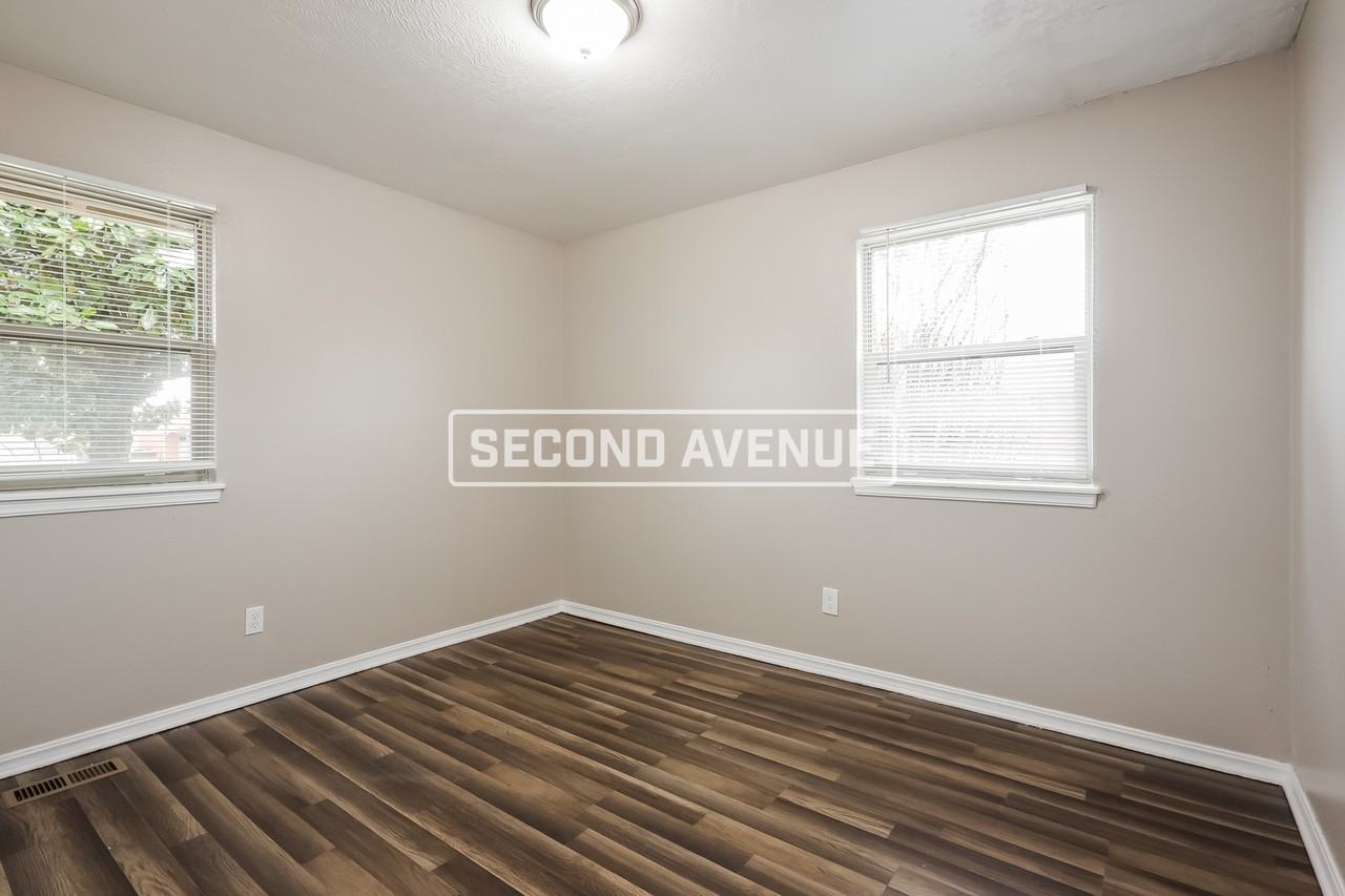 6328 N Hammond Ave - Photo 6 of 13