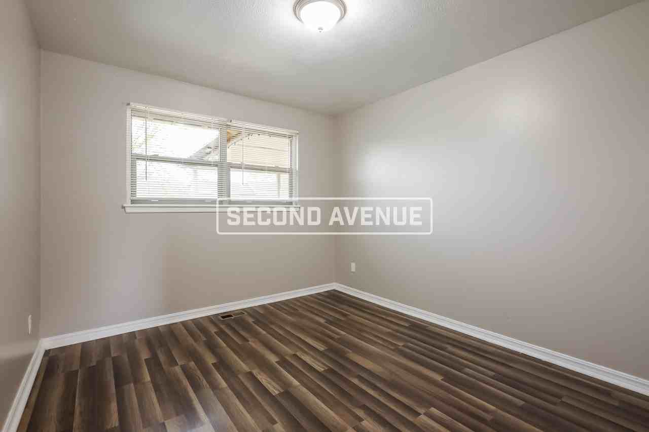 6328 N Hammond Ave - Photo 7 of 13