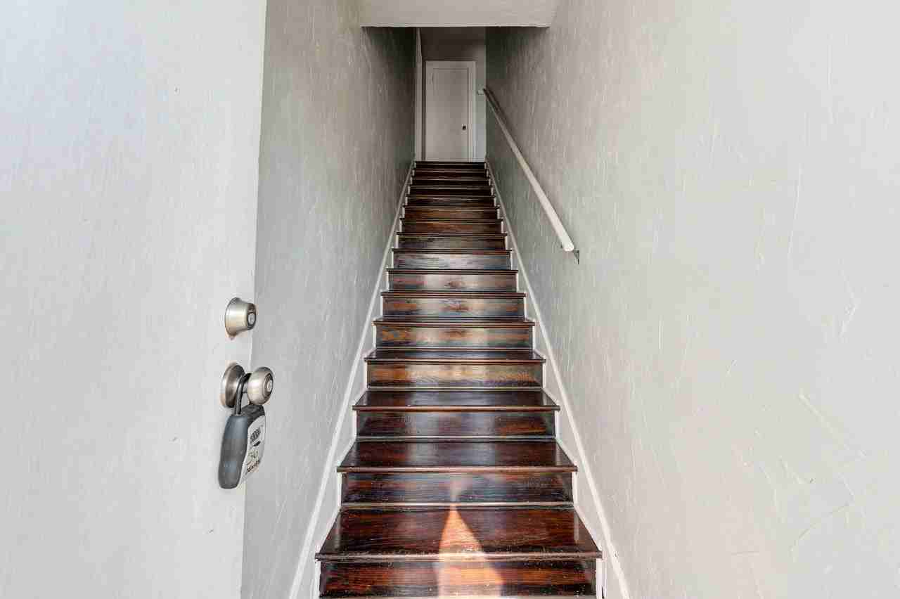1123 Nw 30th St - Photo 4 of 33