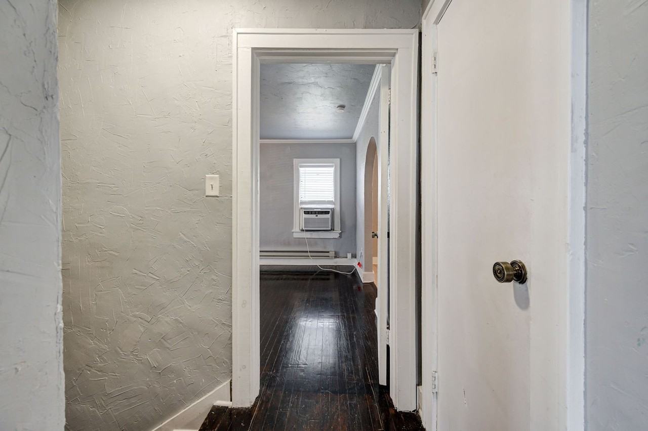 1123 Nw 30th St - Photo 5 of 33