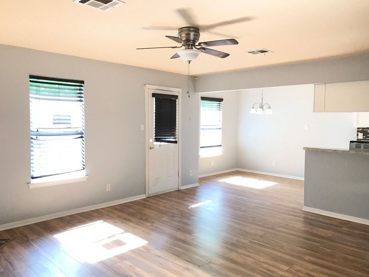 1910 Fleetwood Dr - Photo 2 of 24