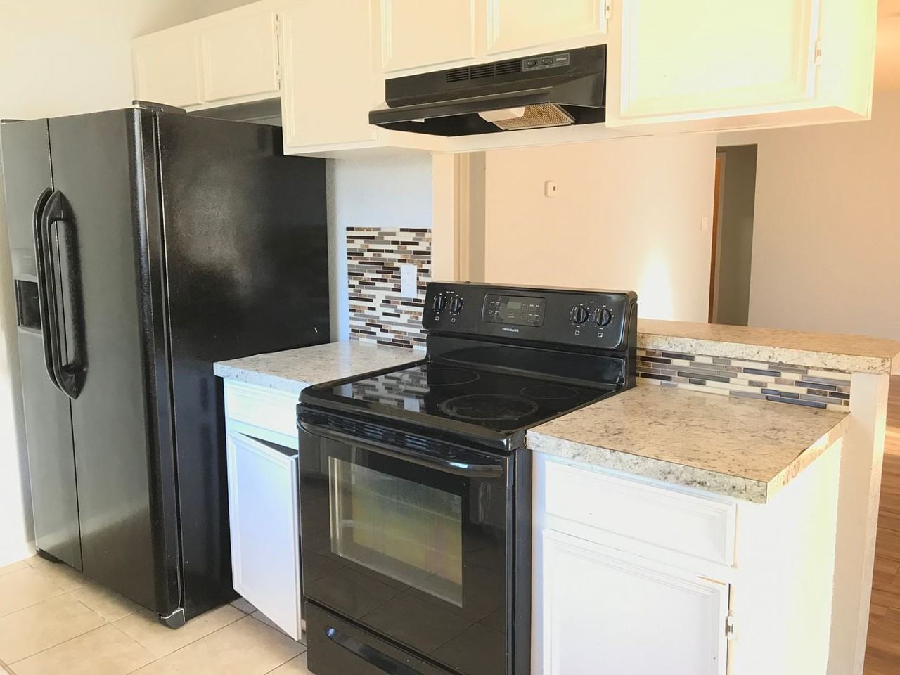 1910 Fleetwood Dr - Photo 6 of 24