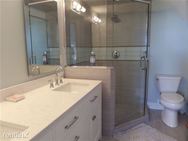 1148 S Harbor Dr - Photo 3 of 10