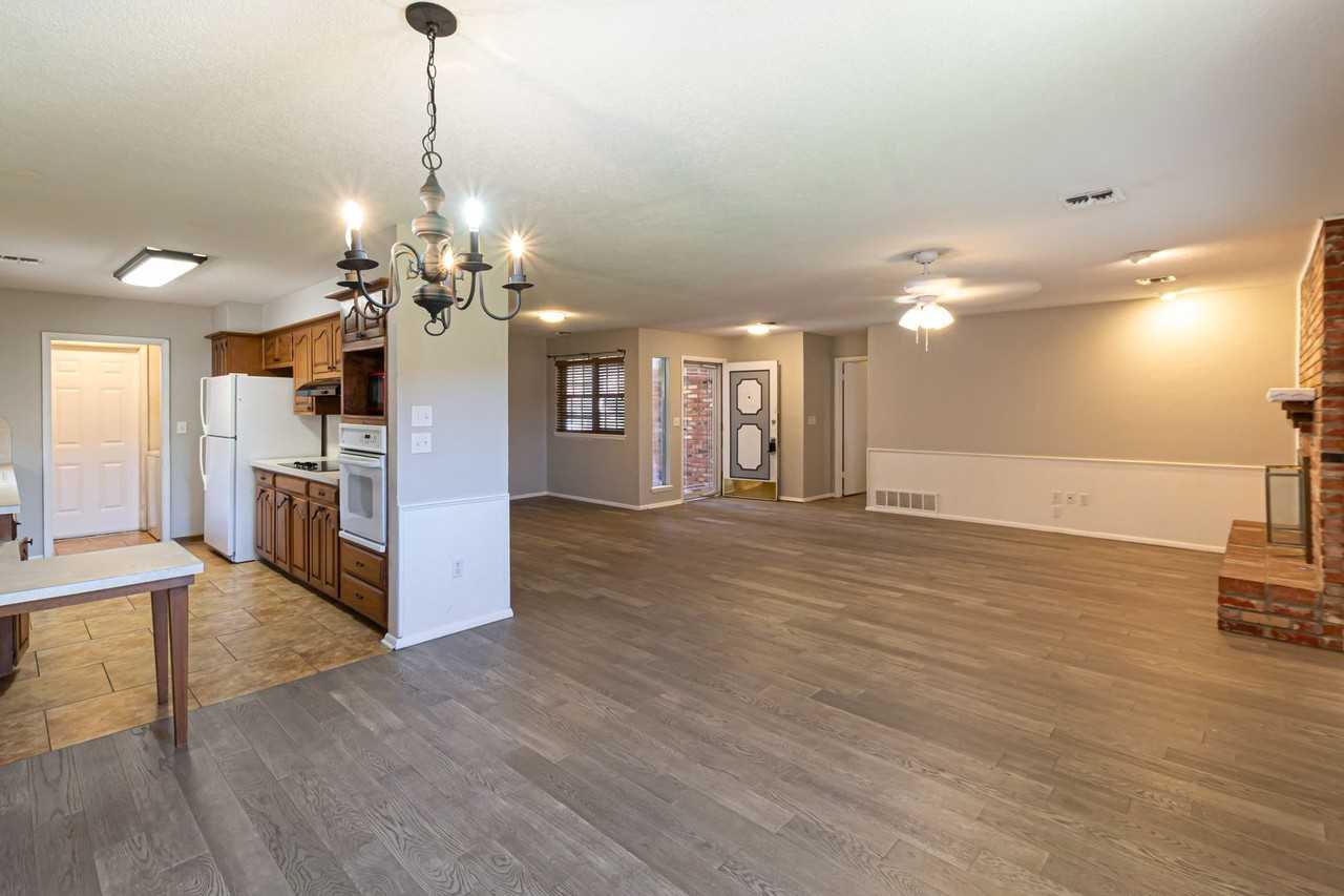 7814 Nw 25th Ter - Photo 5 of 27
