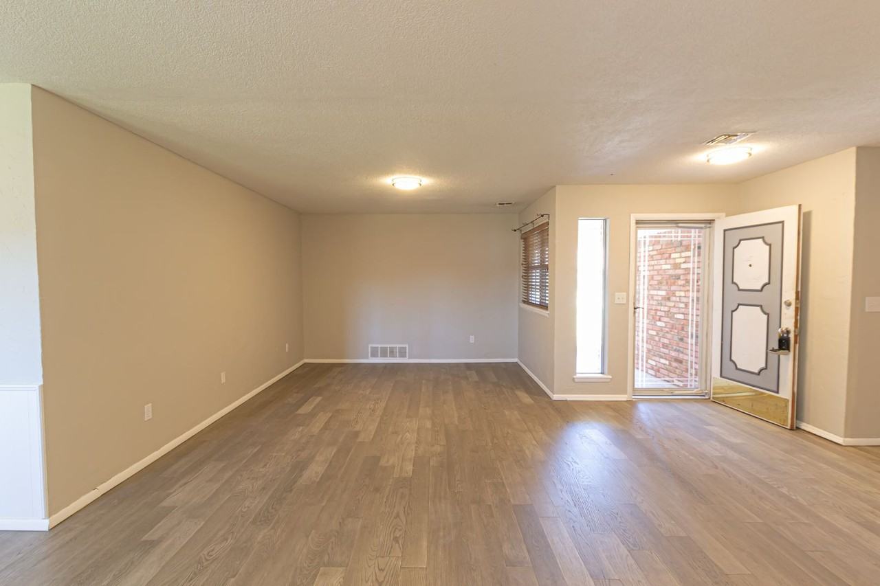 7814 Nw 25th Ter - Photo 6 of 27