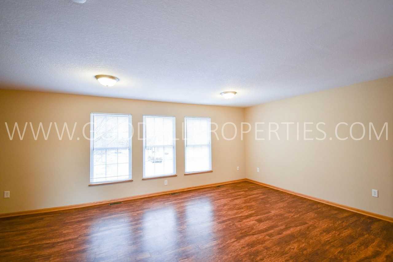 15404 Townsend Ave - Photo 4 of 28