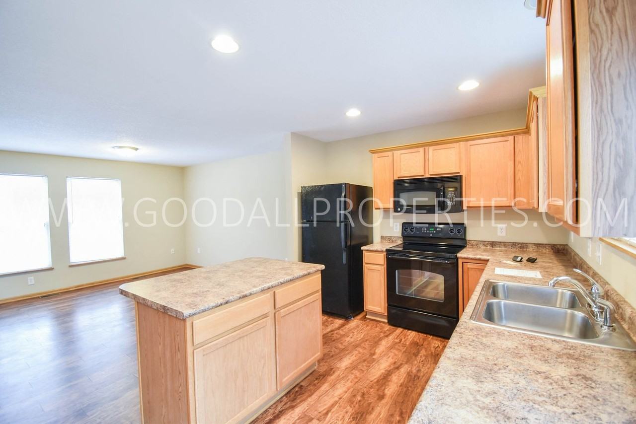 15404 Townsend Ave - Photo 6 of 28