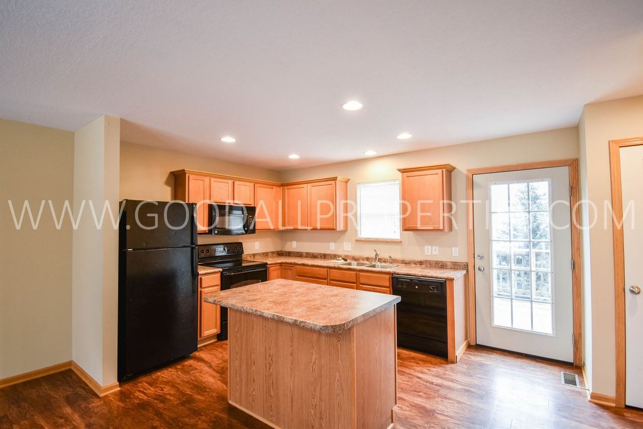 15404 Townsend Ave - Photo 2 of 28