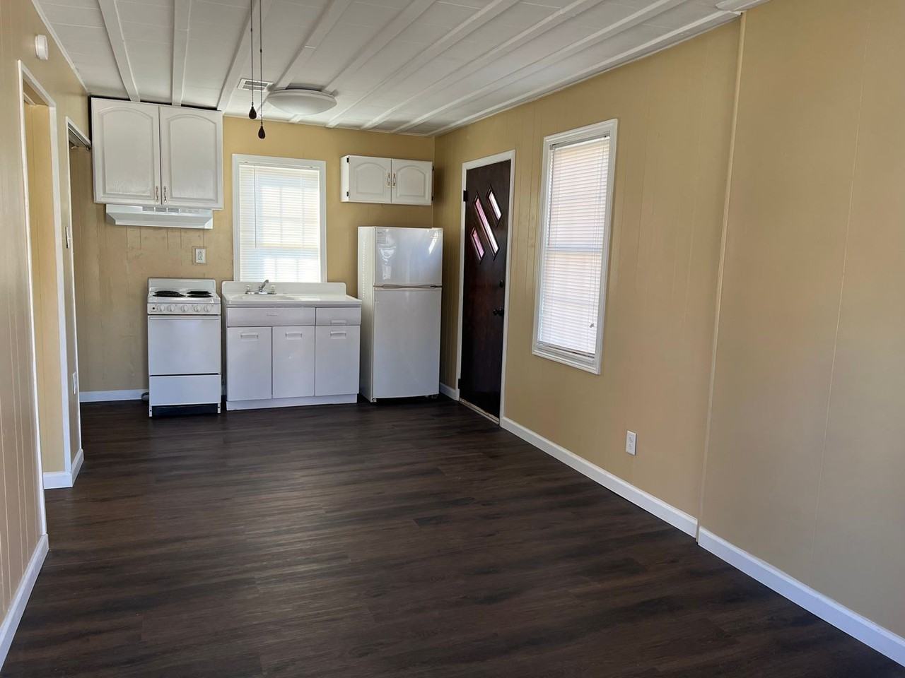 306 Hamlin St - Photo 2 of 6