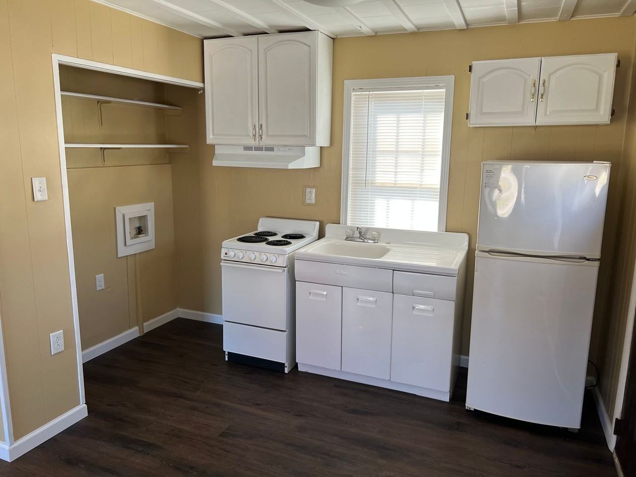 306 Hamlin St - Photo 3 of 6