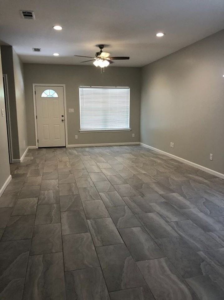 118 Scarborough Rd - Photo 3 of 12