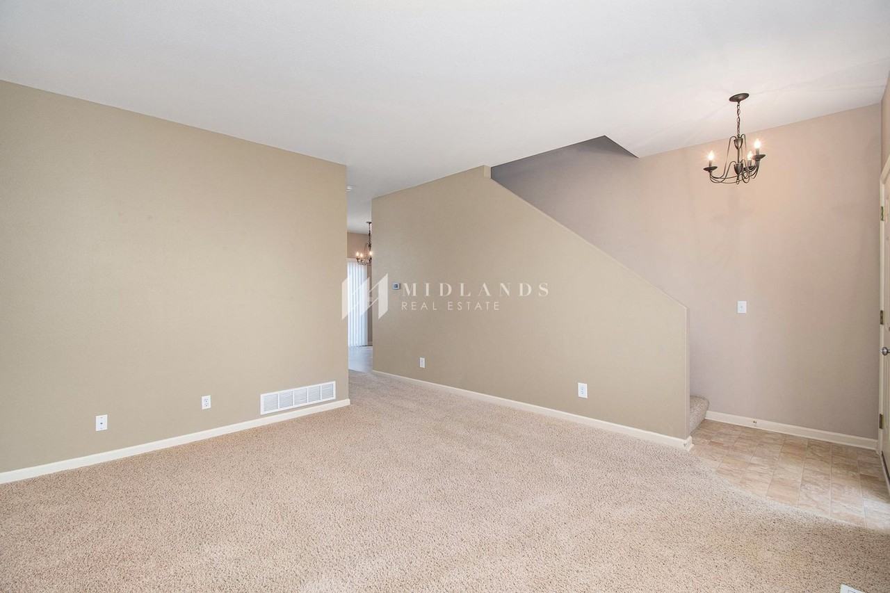 8717 S 67th St - Photo 3 of 16