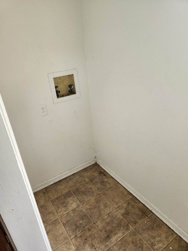 1010 W 2nd St - Photo 3 of 12