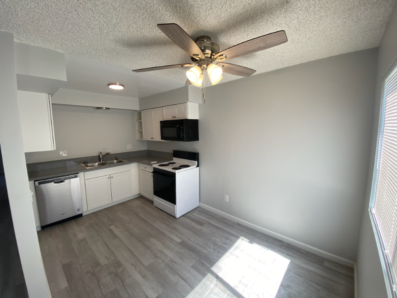 2429 Pattiglen Ave - Photo 3 of 11