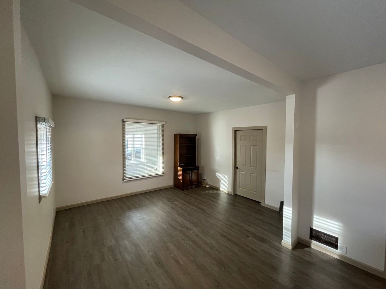 122 6th Ave SE - Photo 2 of 12