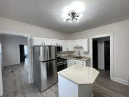 featured image of 122 E Lloyd St