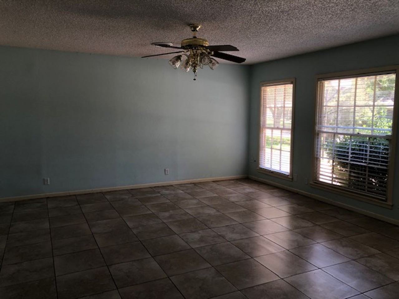 1334 Glenwood Dr - Photo 3 of 21