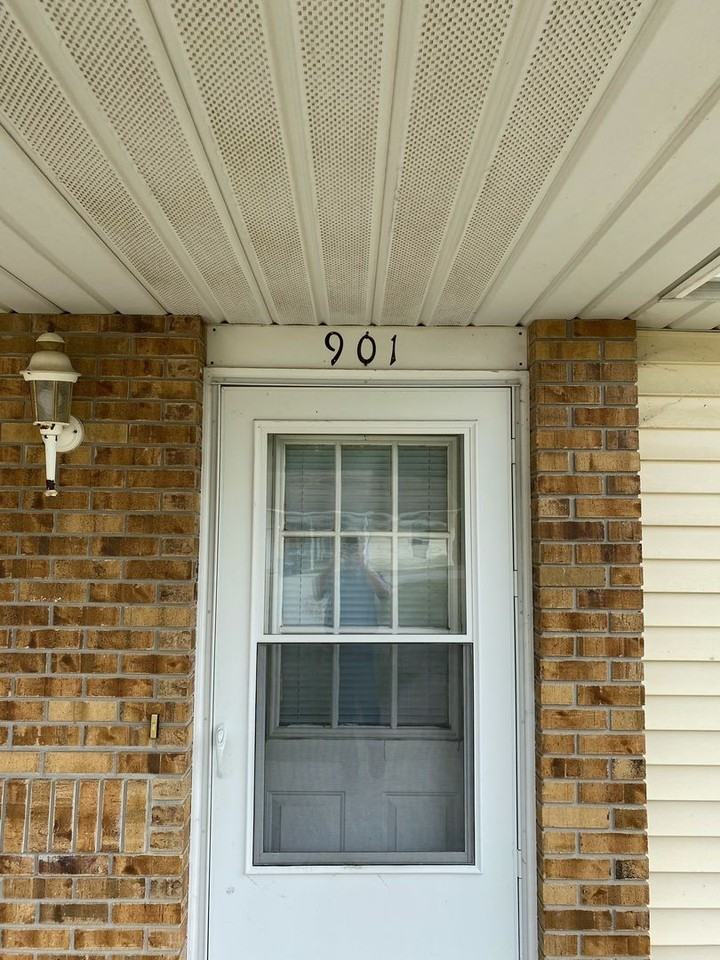 901 W Main St - Photo 2 of 11