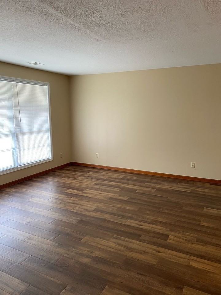 901 W Main St - Photo 3 of 11