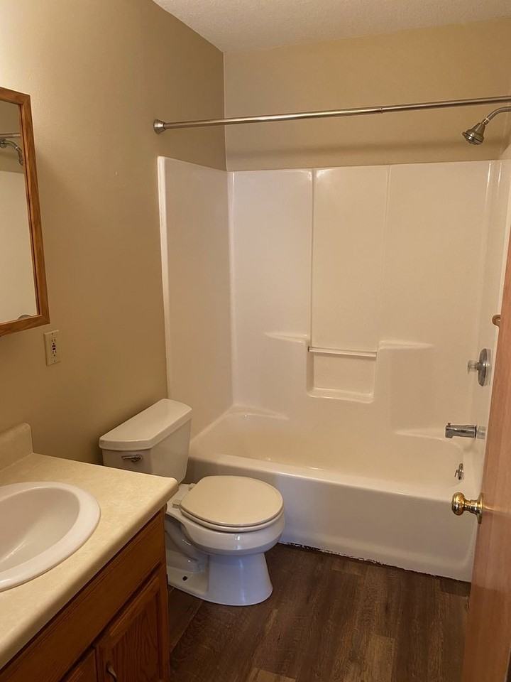 901 W Main St - Photo 7 of 11