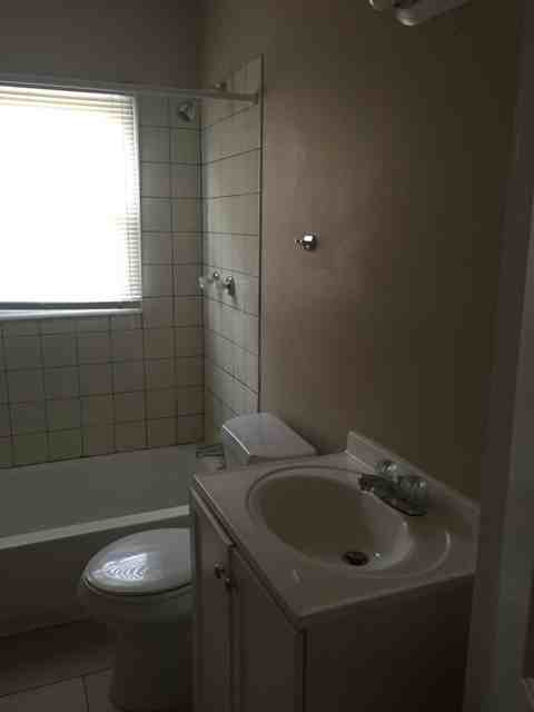 994 Poplar St - Photo 4 of 6