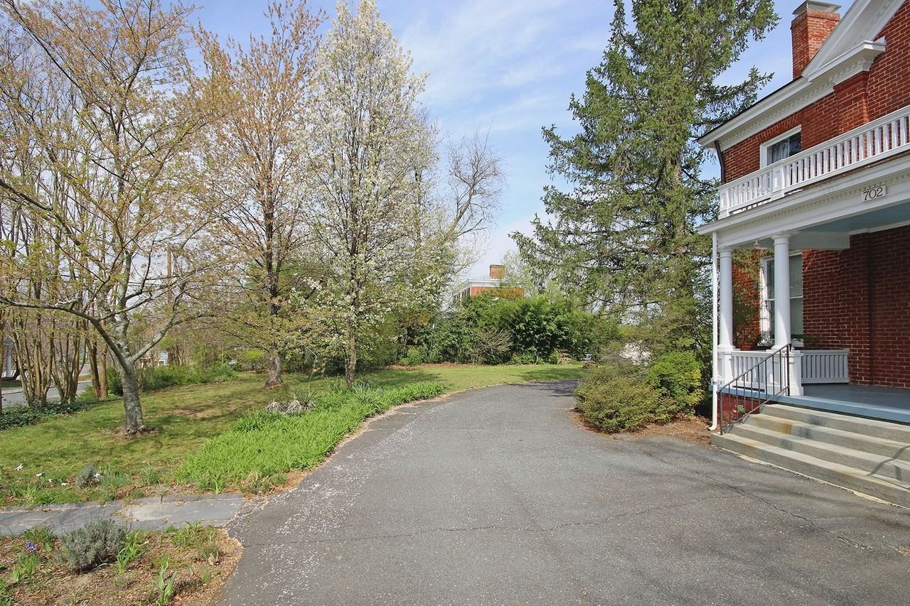 702 Ridge St - Photo 2 of 39